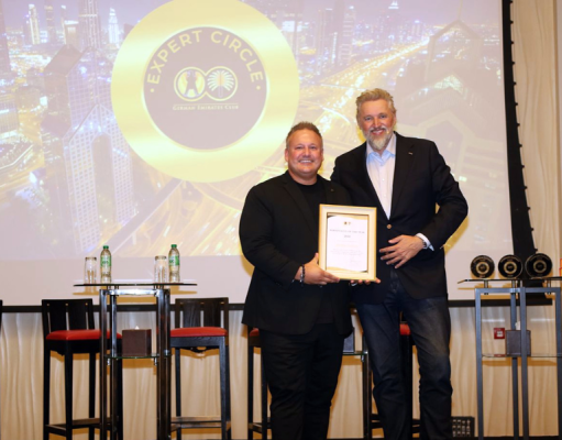 The German visionary in Dubai Fashion_AD_MDL-Titelbild-2