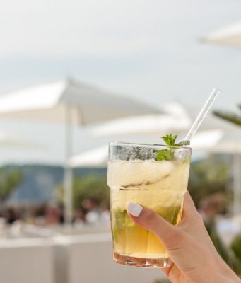 Dubai’s Fully-Redeemable Pool & Beach Days: Everything You Need to Know © Canva