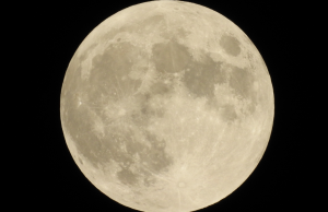 A rare supermoon is coming to Dubai © Canva